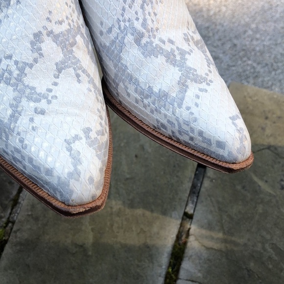VIA SPIGA Snakeskin Print Bootie Slip On White 8.5 - Picture 8 of 11